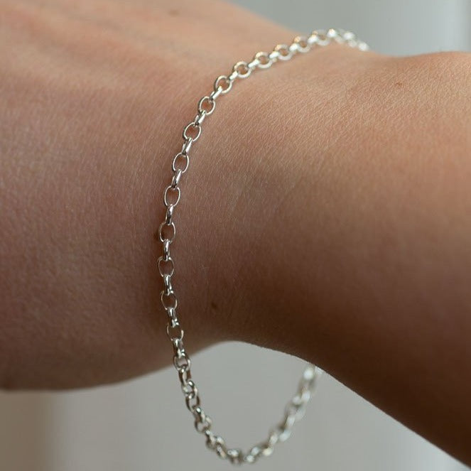 Thin silver chain on sale bracelet