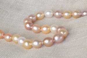 Semi-Baroque Pearl Necklace - 6-7mm- Natural