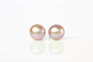 Button Pearl Studs - Natural - 7mm