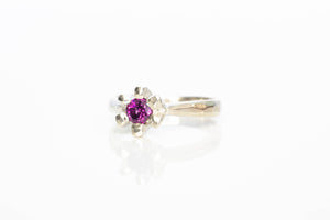 Sol Ring - 9ct White Gold with Rhodolite Garnet