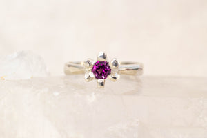 Sol Ring - 9ct White Gold with Rhodolite Garnet