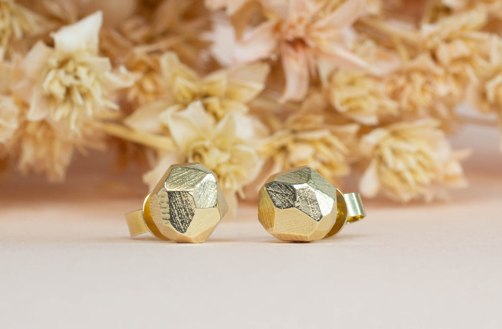 Boulder Studs - Yellow Gold – Sophie Divett Jewellery