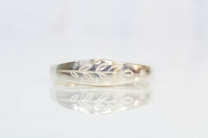 Leaf Signet Ring - White Gold