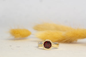 Eluo Ring - 9ct Yellow Gold with Red Garnet