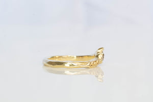 Leto Fitted Band with Diamonds - Yellow Gold