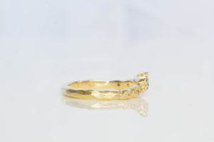 Phoebe Fitted Band with Diamonds - Yellow Gold