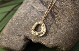 Circle Pendant with Leaf - Yellow Gold with Green Sapphire