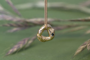 Circle Pendant with Leaf - Yellow Gold with Green Sapphire