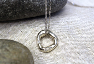 Circle Pendant - Large - White Gold