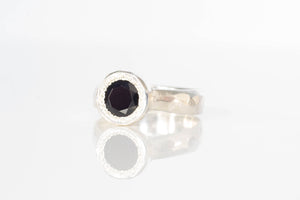 Eluo Ring - Sterling Silver with Black Spinel