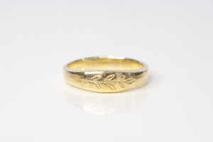 Leaf Signet Ring - Yellow Gold