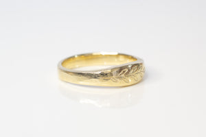 Leaf Signet Ring - Yellow Gold