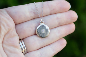 Io Pendant - White Gold with Diamond