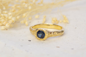 Spring Ring - 18ct Yellow Gold with Blue Sapphire