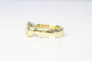 Eluo Ring - 14ct Yellow Gold with Moissanite