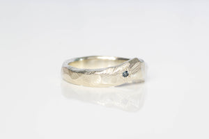 Mountain Fitted Band with Gem - White Gold