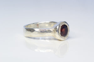 Eluo Ring - Sterling Silver with Garnet