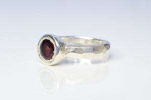 Eluo Ring - Sterling Silver with Garnet