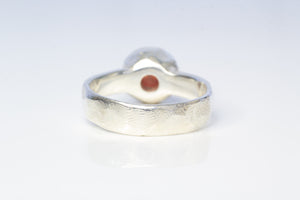 Eluo Ring - Sterling Silver with Garnet