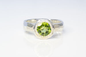 Eluo Ring - Sterling Silver with Peridot