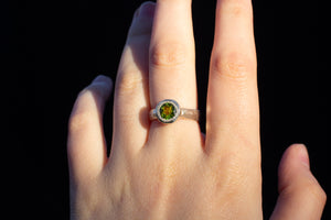 Eluo Ring - Sterling Silver with Peridot