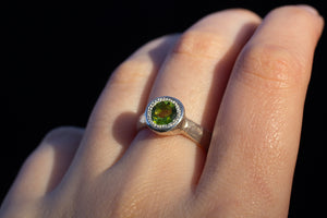 Eluo Ring - Sterling Silver with Peridot