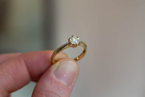 Pura Ring- Yellow Gold with White Diamond