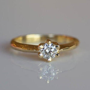 Pura Ring- Yellow Gold with White Diamond