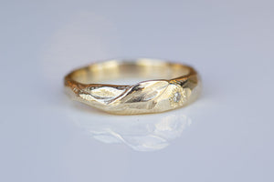 Daphne Ring - Yellow Gold with diamond