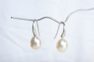 Dione Drop Earrings - Silver with Pink Pearls