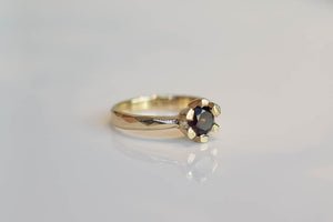 Sol Ring - Yellow Gold with Garnet