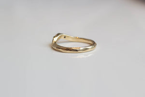 Rhea Fitted Band with Sapphire - Yellow Gold