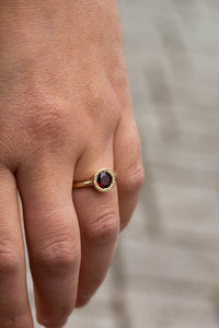 Lota Ring - Yellow Gold with Garnet