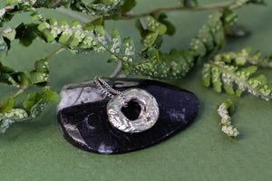 Circle Pendant with Leaf - White Gold with Green Sapphire