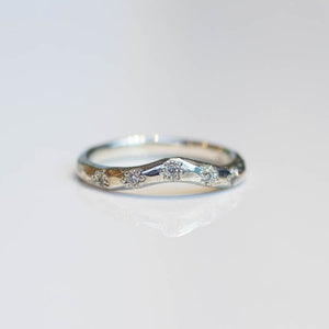 Terra Fitted Band with Diamonds - White Gold
